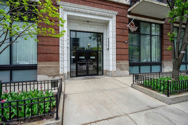 Foto del edificio - 210 S Desplaines St