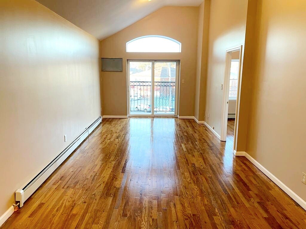 Open Livingroom with outdoor terrace - 7422 Rockaway Blvd