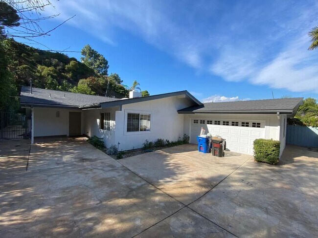 Foto del edificio - 16636 Calneva Dr