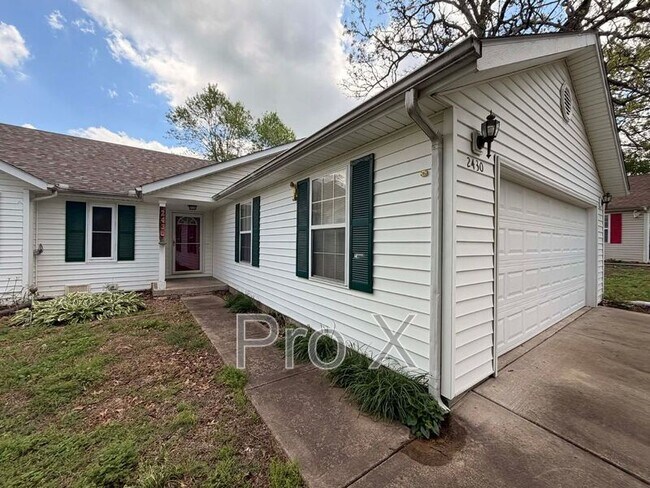 Foto del edificio - 2430 E Manitou St