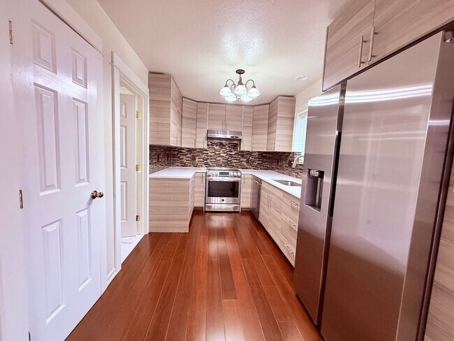 Foto del edificio - Newly Updated 4 Bedroom SF Home in the Hea...