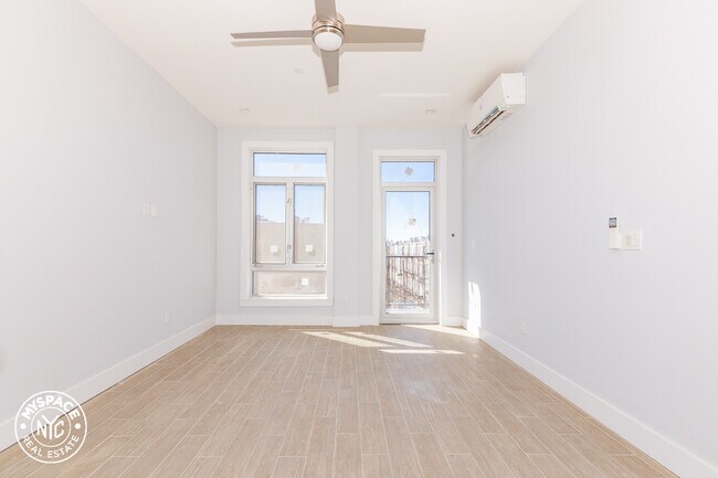 Building Photo - 460 Seneca Ave