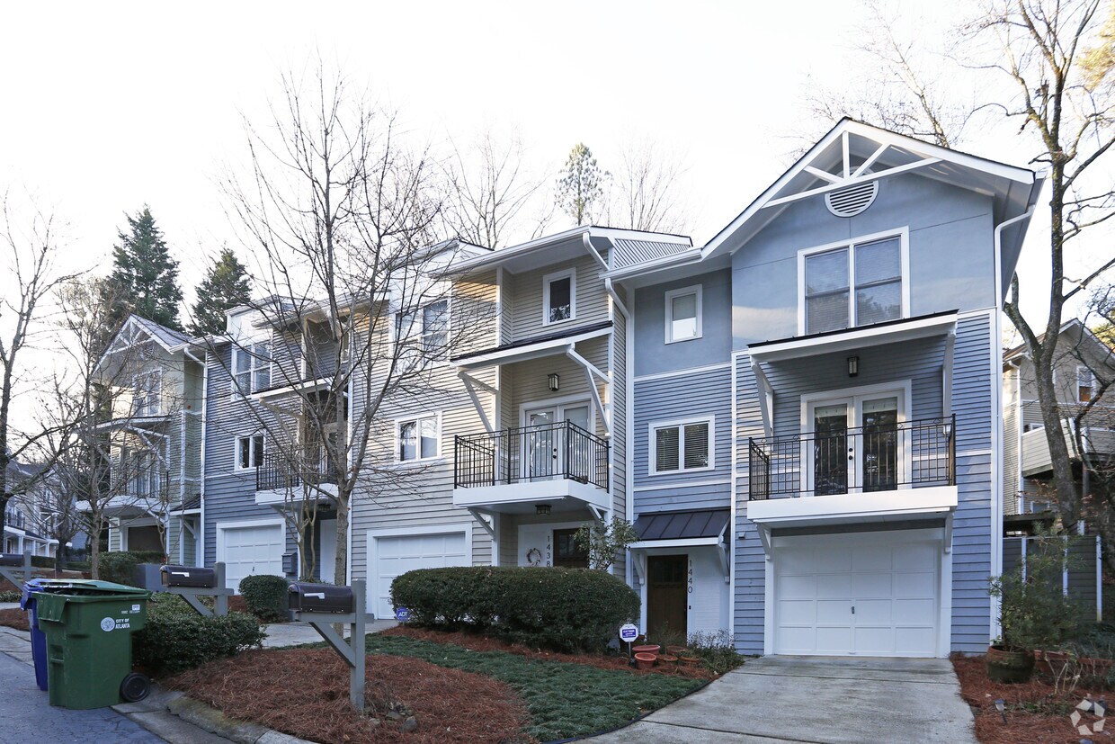 Morningside Woods Townhomes Apartments in Atlanta, GA