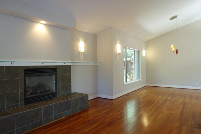 Foto del edificio - GREAT North Los Altos Home, large rooms, v...