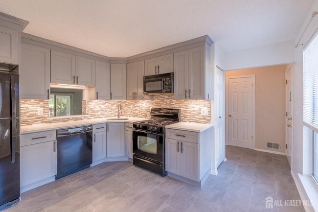 Building Photo - 1101 Doolittle Dr