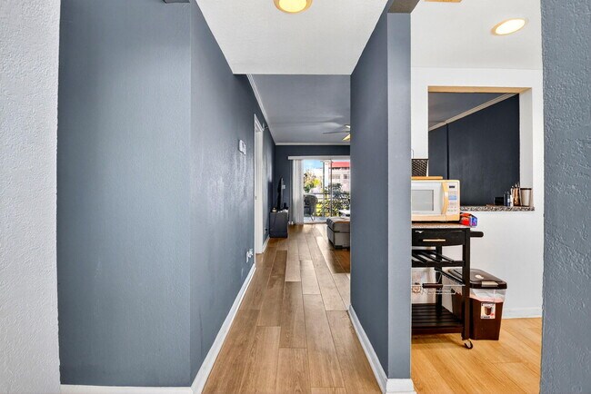 Foto del edificio - 1630 Embassy Dr