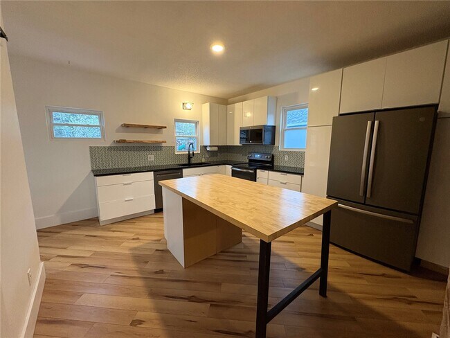 Foto del edificio - 115 W 6th St