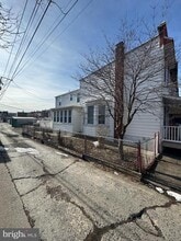 Building Photo - 1060 Pike St