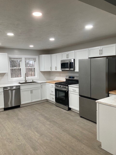 Building Photo - 17120 Cherokee Dr