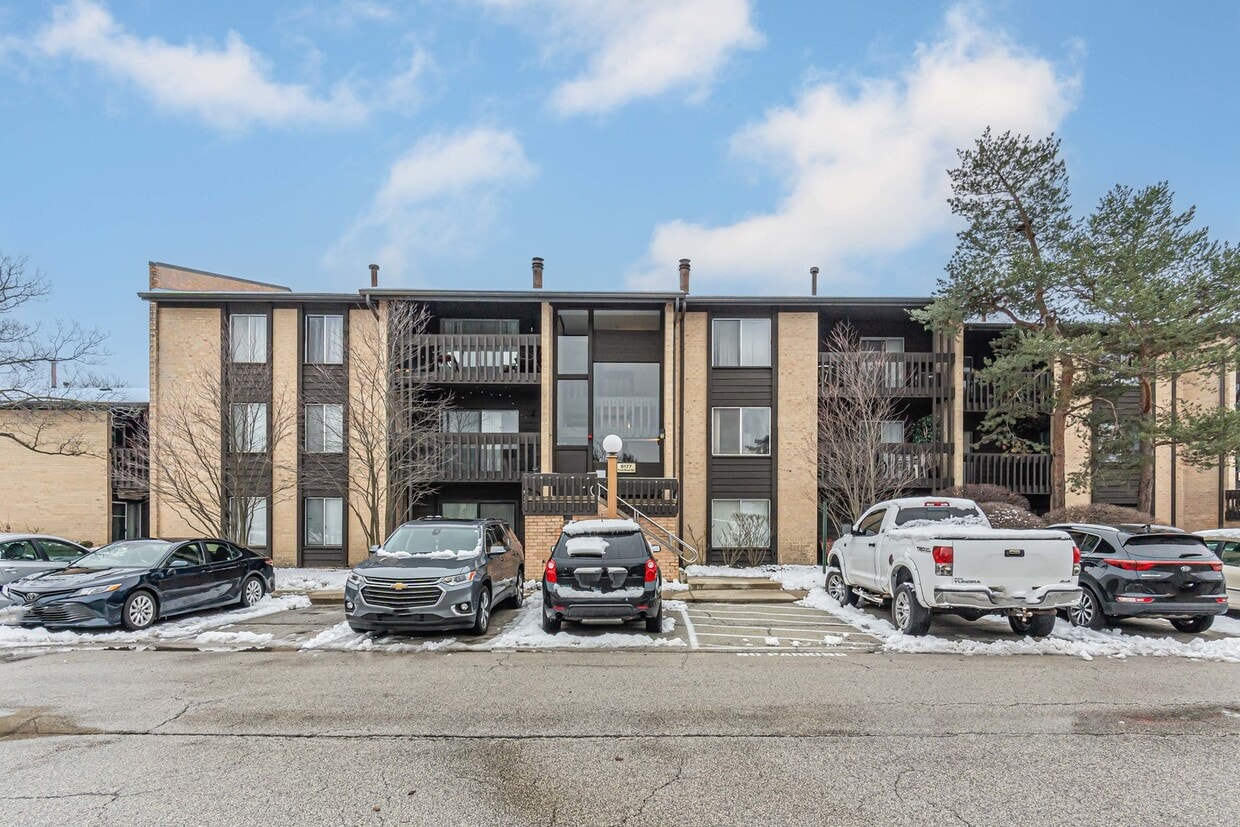 6177 Knoll Wood Rd Unit 103, Willowbrook, IL 60527 Condo for Rent in Willowbrook, IL