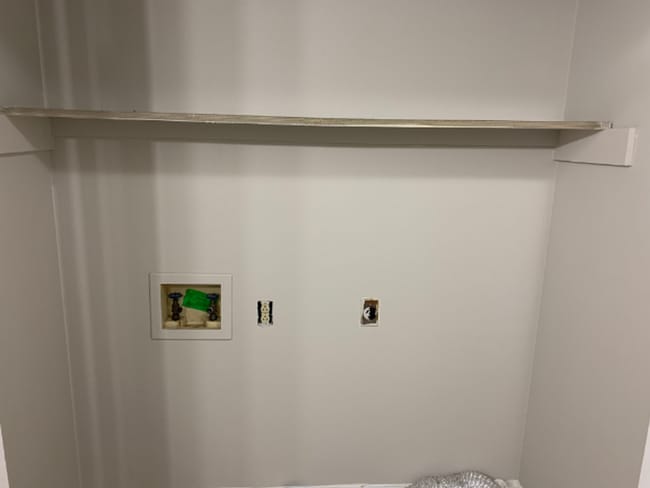 Building Photo - MOVE IN READY!