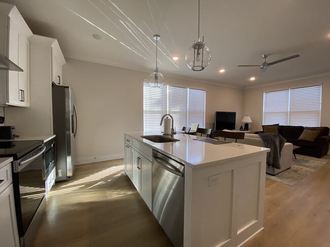 Photo - 105 Duke St Townhome