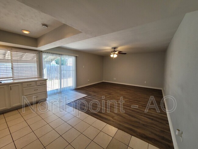 Foto del edificio - 1362 Applegate Dr