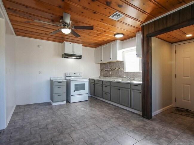 Foto del edificio - 8526 W 51st St