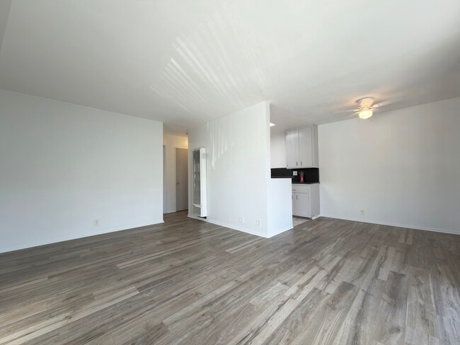 Building Photo - 1892 Cedar Ave