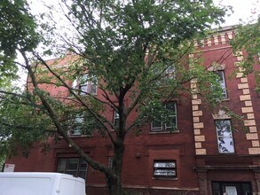 Building Photo - 2906 N Greenview Ave