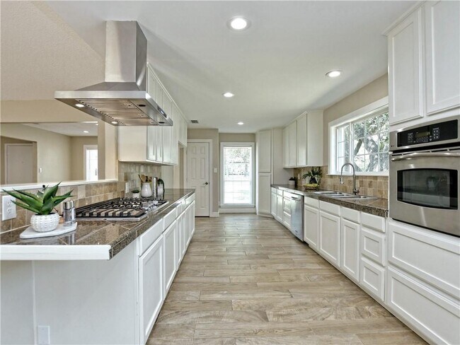 Foto del edificio - 4301 Balcones Woods Dr