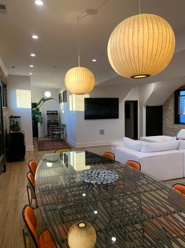 Foto del edificio - 5259 W Roscoe St
