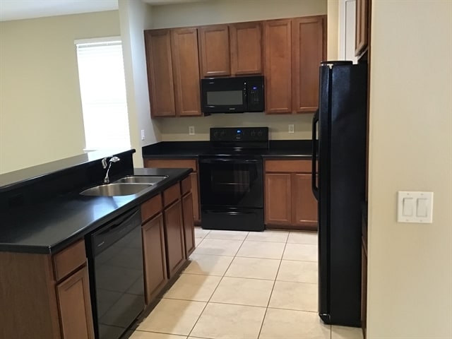 Building Photo - 305 Pine Arbor Cir