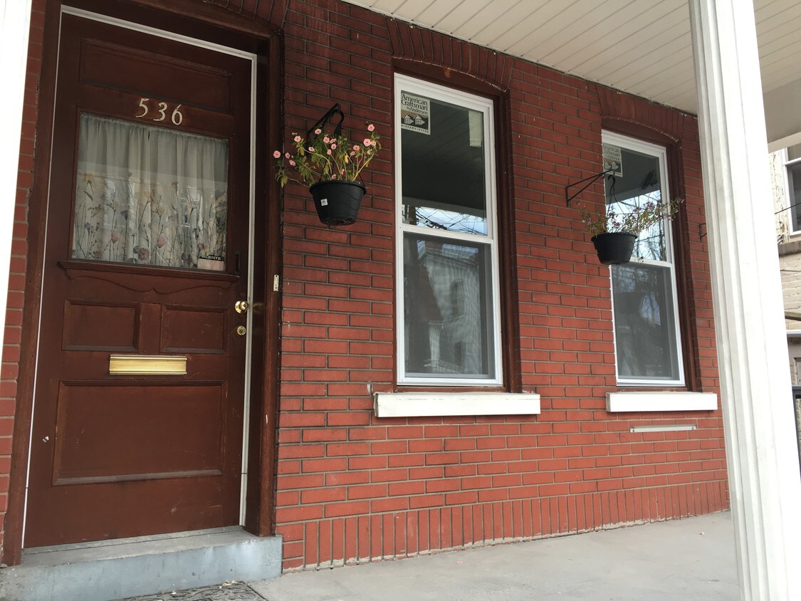 Primary Photo - 536 Wyandotte St