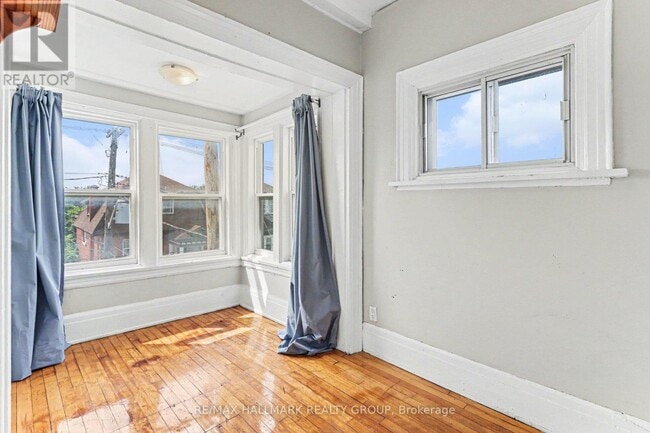 Building Photo - 1071 Gladstone Ave