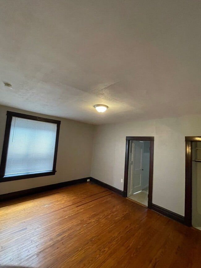 Building Photo - 3117-3119 Lackland Ave
