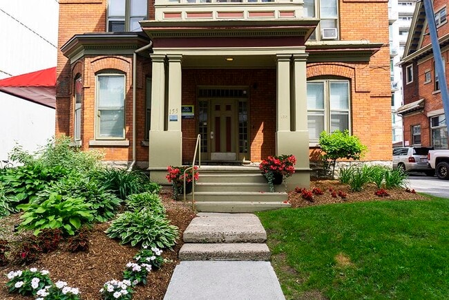 Interior Photo - 155 MacLaren