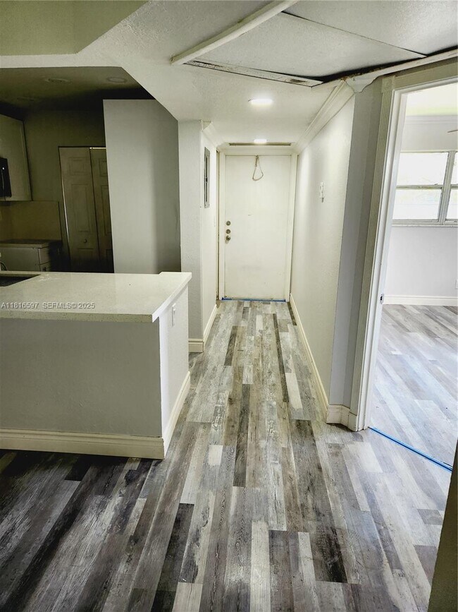 Building Photo - 8000 Fairview Dr