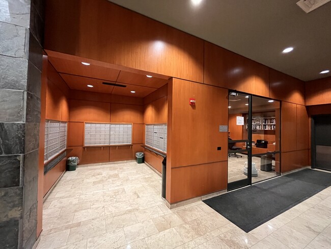 Foto del edificio - 208 W Washington St