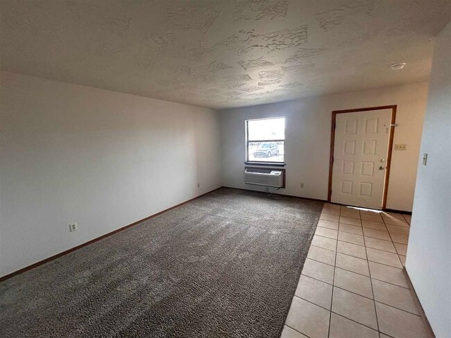 Building Photo - 1912 SW D Ave