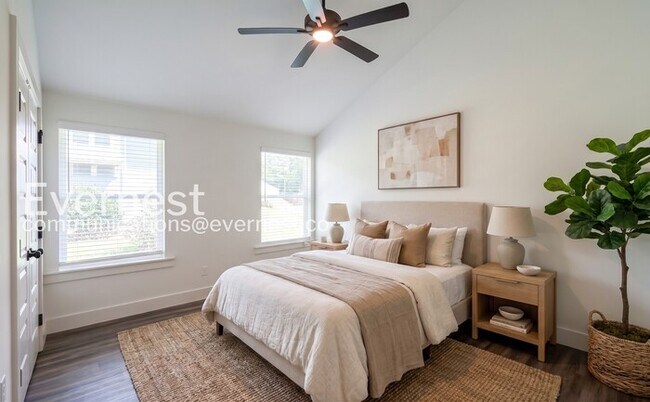 Building Photo - 4 Bed & 2 Bath House in Chattanooga / Pet-Friendly / Available Now!