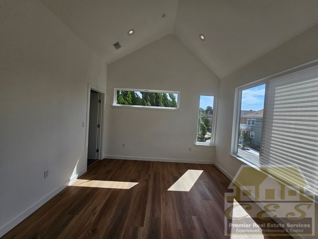Building Photo - Modern Elegance Meets Timeless Charm – 4 bedroom 4 bath Home in North Oakland