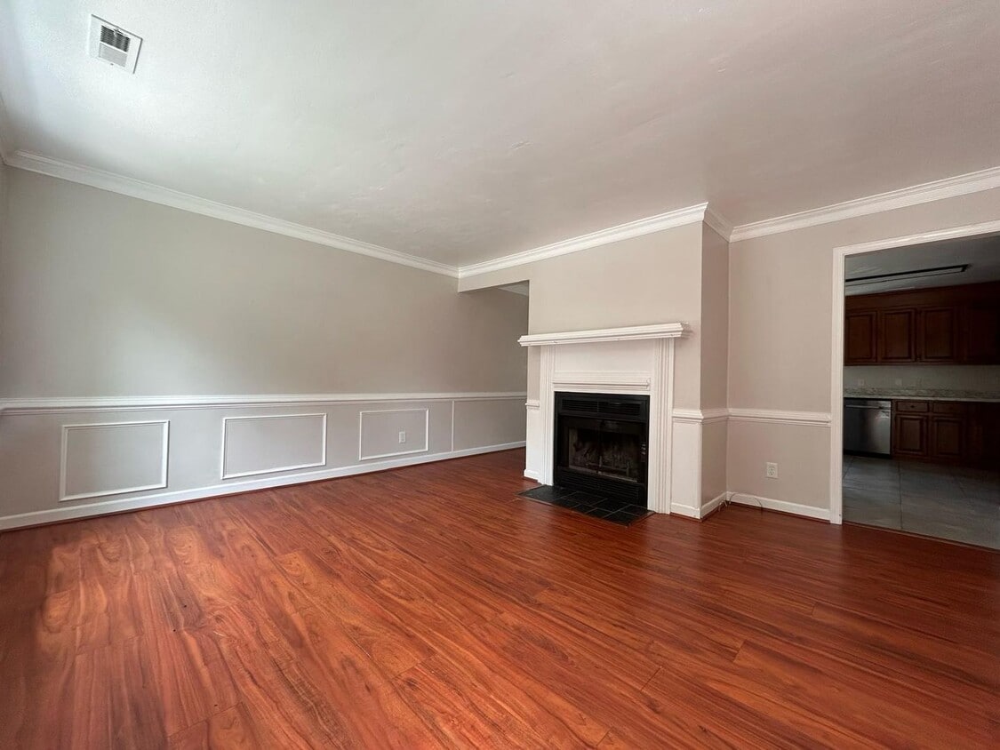 Building Photo - 3-Bedroom Townhome with Spacious Backyard ...