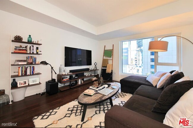 2 br, 2 bath Condo - 6250 Hollywood Blvd U... photo'