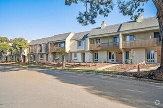Building Photo - 1130 Fontana Dr