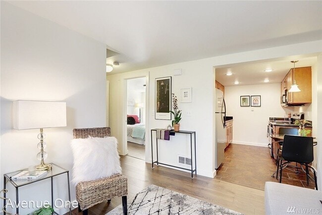 Building Photo - 1 br, 1 bath House - 9013 16th Ave SW #11