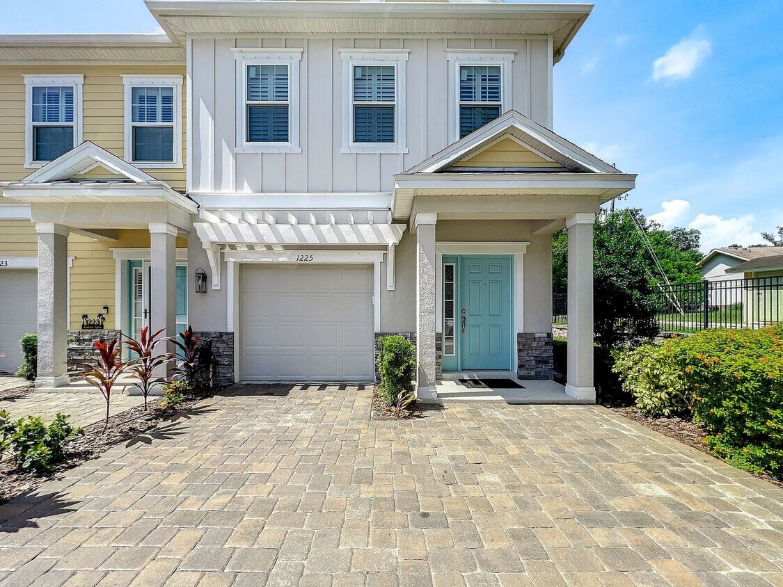 Primary Photo - BEAUTIFULLY FURNISHED Executive Townhome