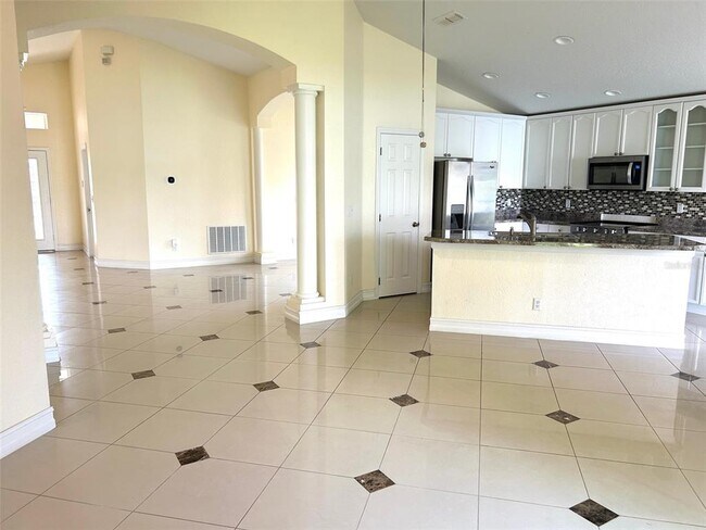 Building Photo - 2817 Maguire Dr