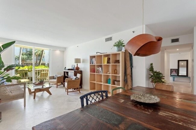 Foto del edificio - 8888 Collins Ave