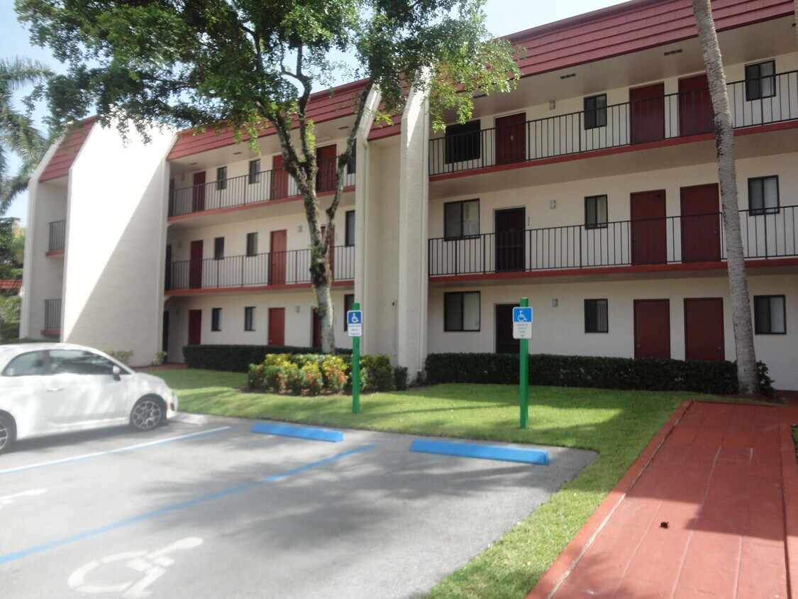 4393 Trevi Ct Unit 303, Lake Worth, FL 33467 Condo for Rent in Lake