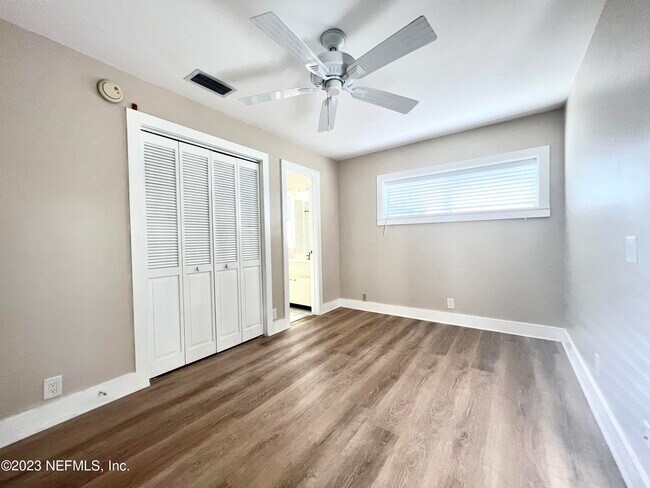 Building Photo - 2900 Ocean Dr S