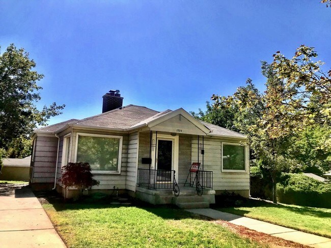 Foto del edificio - Remodeled 4 bed/3bath Bungalow in Sugar House