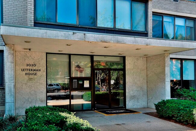 Foto del edificio - 2030 F St NW