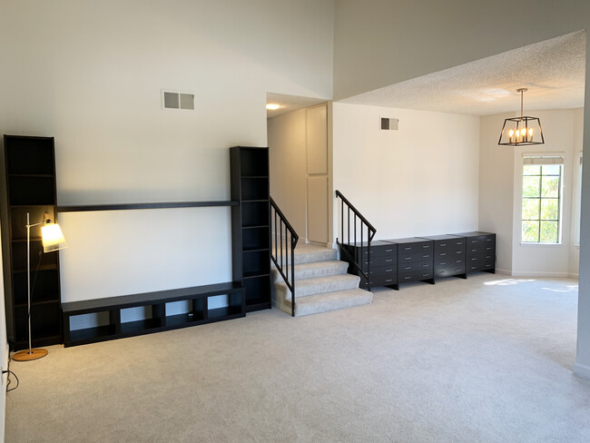 Building Photo - 466 Costa Mesa Ter