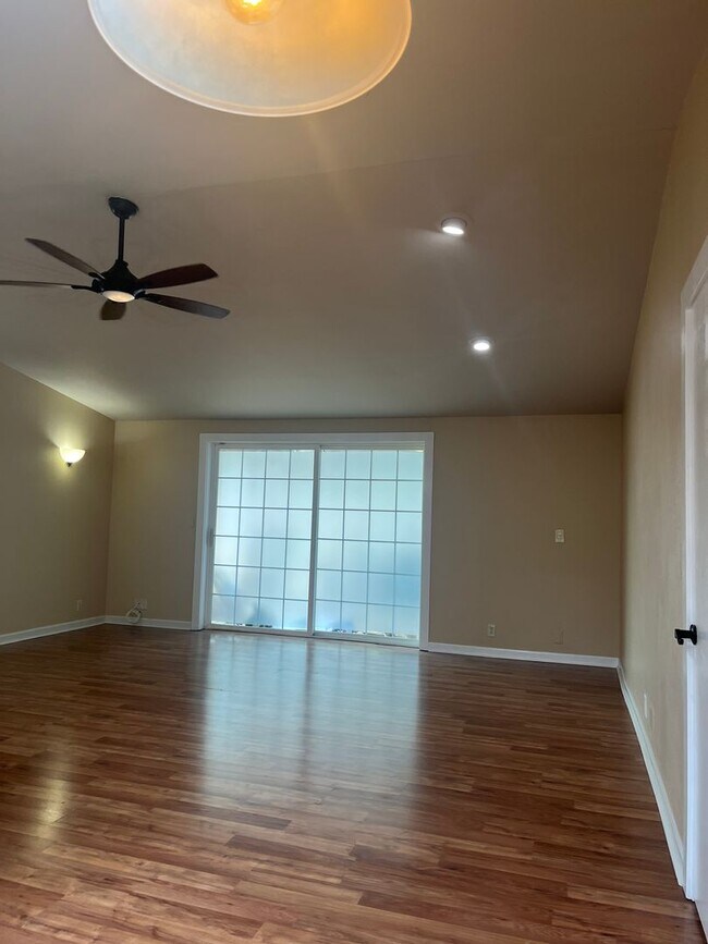 Building Photo - 2-Bedroom 1-Bathroom unit W/ private deck and yard
