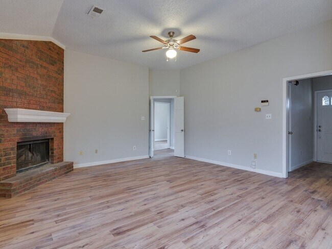 Building Photo - 3 br, 2 bath House - 4325 Bear Creek