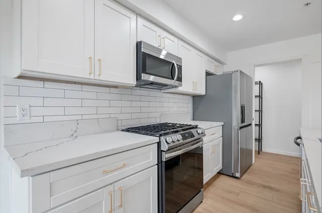 Building Photo - 4586 Hamilton St