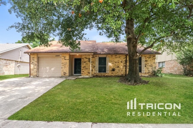 Building Photo - 2507 Arapaho Dr