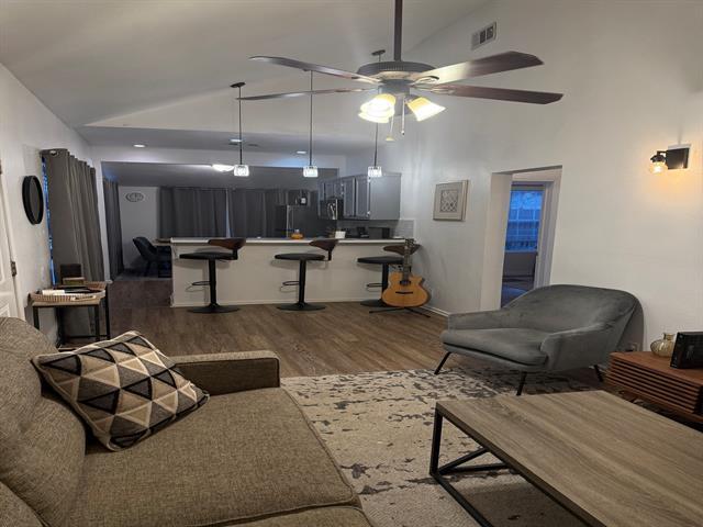 Foto del edificio - 4347 Travis St