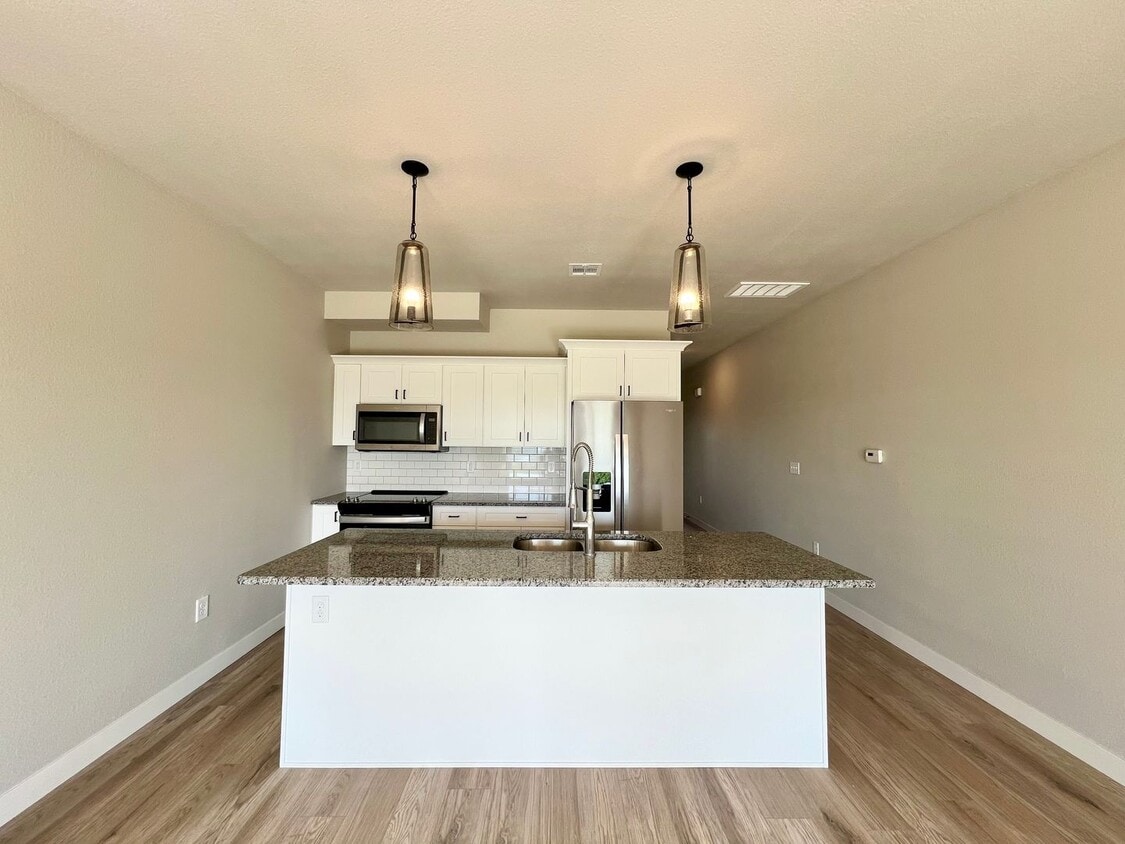 Primary Photo - Modern Townhome with STUNNING Views in Wes...